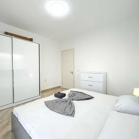 Apartment Albanian Dream House 716