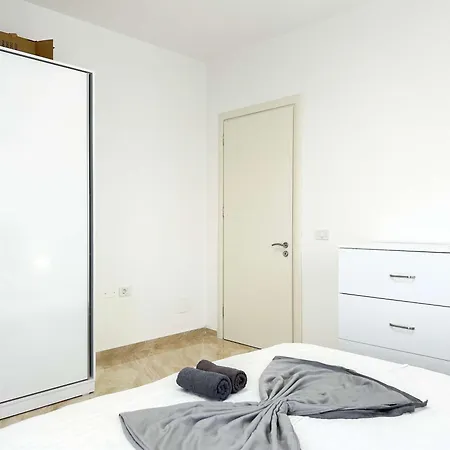 Albanian Dream House 716 Apartment *